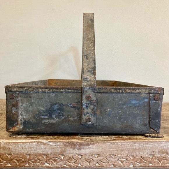 Industrial Distressed Tool Box Metal Tray Metal With Handle Rustic Farmhouse - Picture 4 of 16